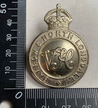Lade das Bild in den Galerie-Viewer, WW1 / WW2 British Army - Barrow and North Lonsdale white metal cap badge.
