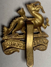 Load image into Gallery viewer, WW1 / WW2 British Army - Royal Berkshire brass cap badge.
