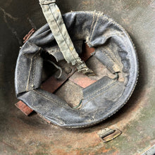 Lade das Bild in den Galerie-Viewer, Original WW2 British / Canadian Army Mk3 Combat Helmet &amp; Liner
