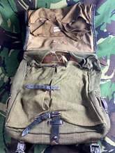 Lade das Bild in den Galerie-Viewer, Rucksack aus Segeltuch und Leder der deutschen Armee/Wehrmacht aus dem 2. Weltkrieg 
