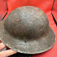 Lade das Bild in den Galerie-Viewer, British Army Mk2 Brodie Helmet - Original WW2 - South African Manufactured
