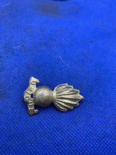 Load image into Gallery viewer, Royal Artillery British Army Cap/Beret/Collar Badge
