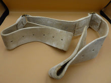 Charger l&#39;image dans la galerie, Original British Army White Buff Leather belt. Used by Guards Regiments
