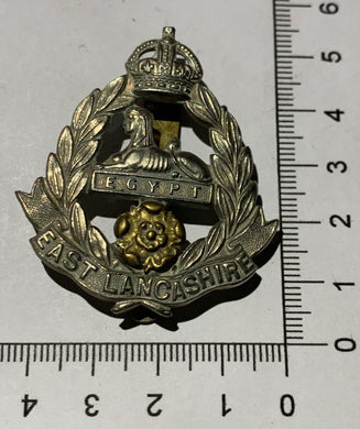 A WW1 / WW2 British Army EAST LANCASHIRE FUSILIERS REGIMENT brass / wm cap badge - The Militaria Shop