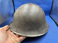 Charger l&#39;image dans la galerie, WW2 British / Canadian Army Mk3 Combat Turtle Helmet - Good Original Helmet
