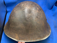 Lade das Bild in den Galerie-Viewer, Original WW2 British Army / Canadian Army Mk3 Turtle Combat Helmet
