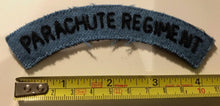 Load image into Gallery viewer, A lovely British Army Parachute Regiment cloth shoulder title             B3
