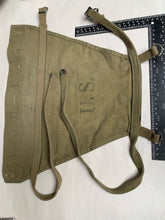 Lade das Bild in den Galerie-Viewer, Original WW2 US Army M1928 Haversack Pack Tail - 1944 Dated
