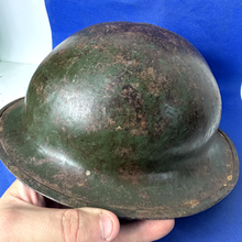 Lade das Bild in den Galerie-Viewer, WW1 / WW2 British Army Mk1* - Original British Army Combat Helmet
