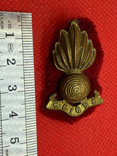 Charger l&#39;image dans la galerie, Original WW1 / WW2 British Army Artillery Officers Brass Collar Badge &amp; Backing
