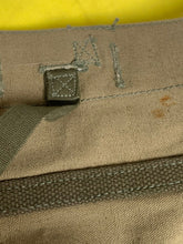 Charger l&#39;image dans la galerie, Original WW2 US Army M1928 Haversack Pack Tail - 1944 Dated
