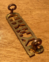Load image into Gallery viewer, A nice WW1 British Army &quot; GREYS &quot; REGIMENTAL brass shoulder title
