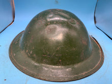 Lade das Bild in den Galerie-Viewer, Original WW1 / WW2 British Army Mk1* Army Combat Helmet
