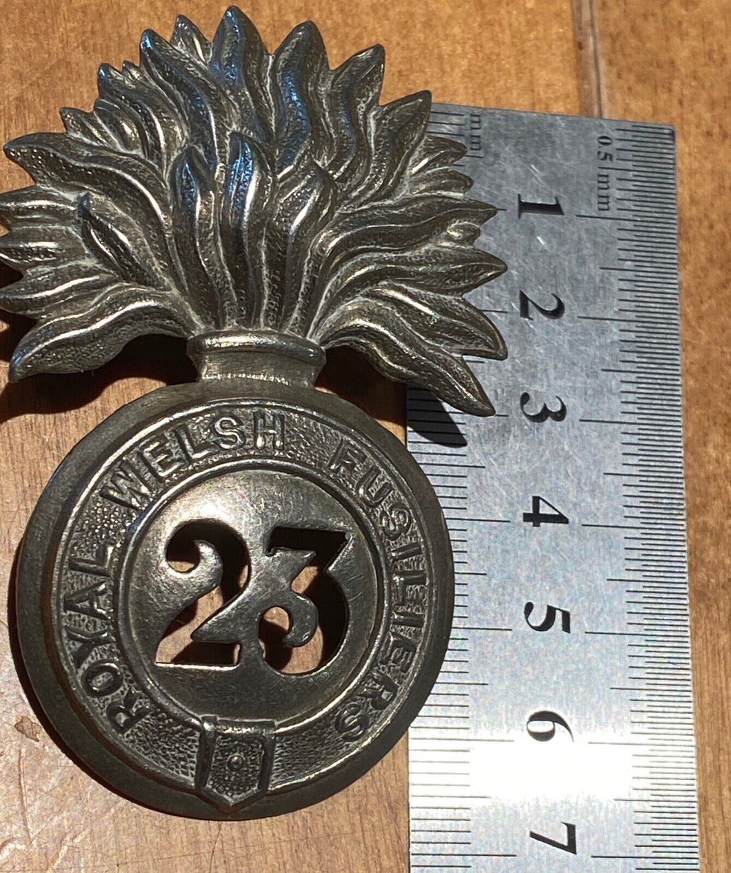 Victorian British Army 23rd ROYAL WELSH FUSILIERS white metal cap badge - - B74