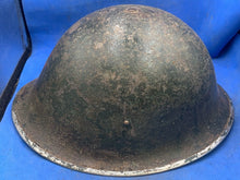 Charger l&#39;image dans la galerie, Original WW2 British Army / Canadian Army Mk3 Turtle Combat Helmet - Div Sign
