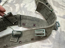 Charger l&#39;image dans la galerie, Original WW2 British Army 44 Pattern Soldiers Belt - 36&quot; Waist
