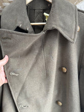 Lade das Bild in den Galerie-Viewer, Original WW1 / WW2 British Army Officers Greatcoat - Royal Artillery - 38&quot; Chest
