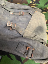 Charger l&#39;image dans la galerie, Original British Army RAF 37 Pattern Small Pack - WW2 Pattern Backpack/Side Bag
