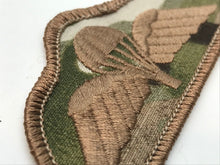 Charger l&#39;image dans la galerie, A good desert camo British Army RAF paratroopers jump qualification badge -- B17
