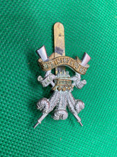 Load image into Gallery viewer, Original WW1 / WW2 British Army - 3rd Carabiniers Regiment Cap Badge
