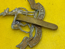 Load image into Gallery viewer, WW1 / WW2 British Army ROYAL WARWICKSHIRE REGIMENT White Metal &amp; Brass Cap Badge
