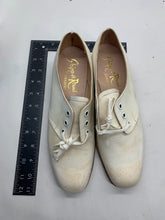 Load image into Gallery viewer, Original WW2 British Army Women&#39;s White Summer Shoes - ATS WAAF - Size 240 S
