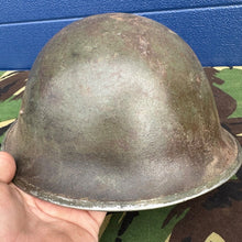 Lade das Bild in den Galerie-Viewer, WW2 Kanadische Armee Mk3 Turtle Helm - Original Helmschale - Hohe Niete 
