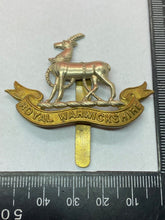 Load image into Gallery viewer, Original WW1 / WW2 British Army - Royal Warwickshire Regiment Cap Badge
