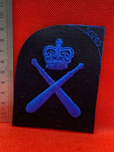 Charger l&#39;image dans la galerie, Unissued WOMEN&#39;S ROYAL NAVY WRNs Trade Badge - Physical Trainer CPO - B31
