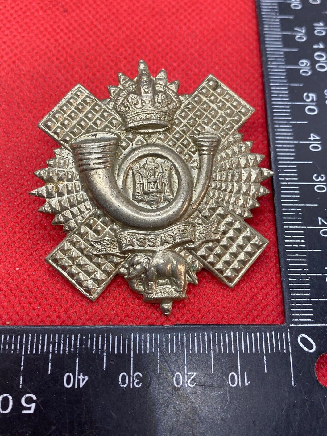 Original WW1 / WW2 British Army Highland Light Infantry Cap Badge