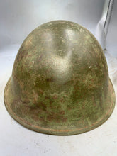 Charger l&#39;image dans la galerie, Original WW2 British / Canadian Army Mk3 Turtle Combat Helmet
