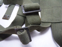 Charger l&#39;image dans la galerie, Original WW2 British Army 44 Pattern Shoulder Cross Straps
