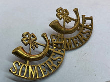 Charger l&#39;image dans la galerie, Original Pair of Somerset Light Infantry Brass Shoulder Titles
