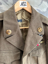 Lade das Bild in den Galerie-Viewer, Original WW2 US Army Ike Jacket 36R 1944 Dated
