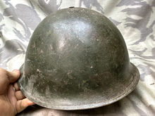 Lade das Bild in den Galerie-Viewer, Originaler Mk3 High Rivet Turtle Helm &amp; Futter der britischen/kanadischen Armee aus dem 2. Weltkrieg 
