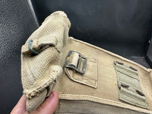 Lade das Bild in den Galerie-Viewer, Original British Army 37 Pattern Bren Pouch - WW2 Pattern
