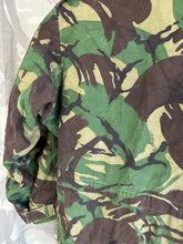 Lade das Bild in den Galerie-Viewer, Original DPM Camouflage-Kittel für gemäßigte Temperaturen der britischen Armee – Brustumfang 40 Zoll
