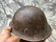 Lade das Bild in den Galerie-Viewer, Originaler Mk3 High Rivet Turtle Helm &amp; Futter der britischen/kanadischen Armee aus dem 2. Weltkrieg 
