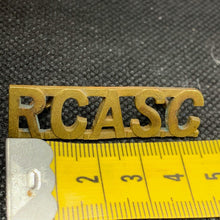 Load image into Gallery viewer, Royal Canadian Army Service Corps - WW1 WW2 Original Brass Shoulder Title - B4
