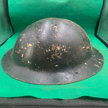 Lade das Bild in den Galerie-Viewer, Original WW1 / WW2 British Army Mk1* Combat Helmet
