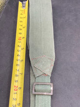 Charger l&#39;image dans la galerie, Original WW2 British Army 44 Pattern Shoulder Strap - 1945 Dated
