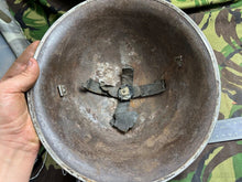 Lade das Bild in den Galerie-Viewer, British / Canadian Army Mark 3 Turtle Helmet - Original WW2 Combat Helmet
