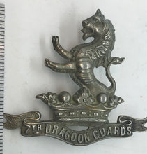 Charger l&#39;image dans la galerie, A clean British Army 7th Dragoon Guards white metal cap badge with slider - B31
