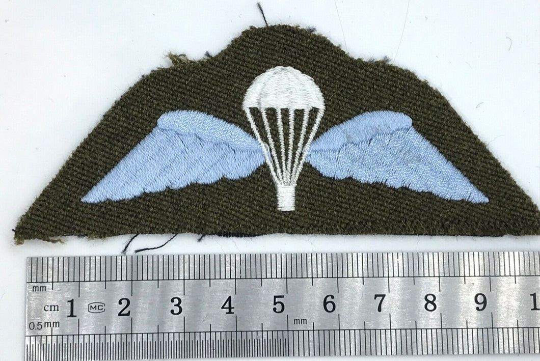 A nice quality current British Army paratroopers uniform jump wing badge--- B15
