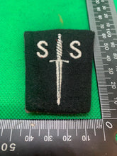 Load image into Gallery viewer, British Army 2nd Commando Cloth Cap Badge S.S Commando Badge
