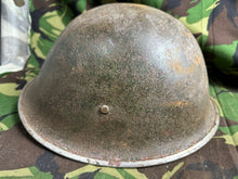 Lade das Bild in den Galerie-Viewer, British / Canadian Army Mark 3 Turtle Helmet - Original WW2 Combat Helmet
