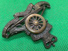 Load image into Gallery viewer, Original Queen&#39;s Crown British Army Officer&#39;s Royal Artillery Bronze Cap Badge
