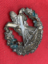 Load image into Gallery viewer, Original WW1 / WW2 British Army Cameron Highlanders Cap Badge
