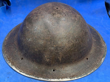 Lade das Bild in den Galerie-Viewer, Originaler Kampfhelm Mk2 Brodie der britischen Armee aus südafrikanischer Produktion aus dem 2. Weltkrieg 
