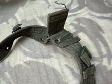 Charger l&#39;image dans la galerie, Original WW2 British Army 44 Pattern Soldiers Belt - 36&quot; Waist
